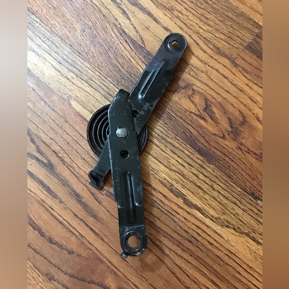 Hood Hinge Spring Left Driver Chevy GMC Silverado Yukon Sierra 15035591 Tahoe Su - Picture 2 of 12